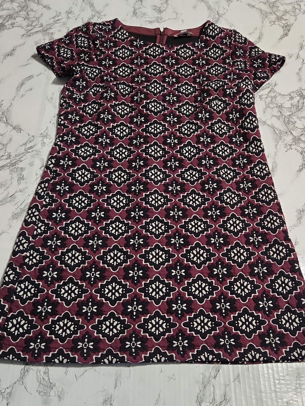 💘 LOFT Plum and Black Geometric Short Sleeve Shift Dress